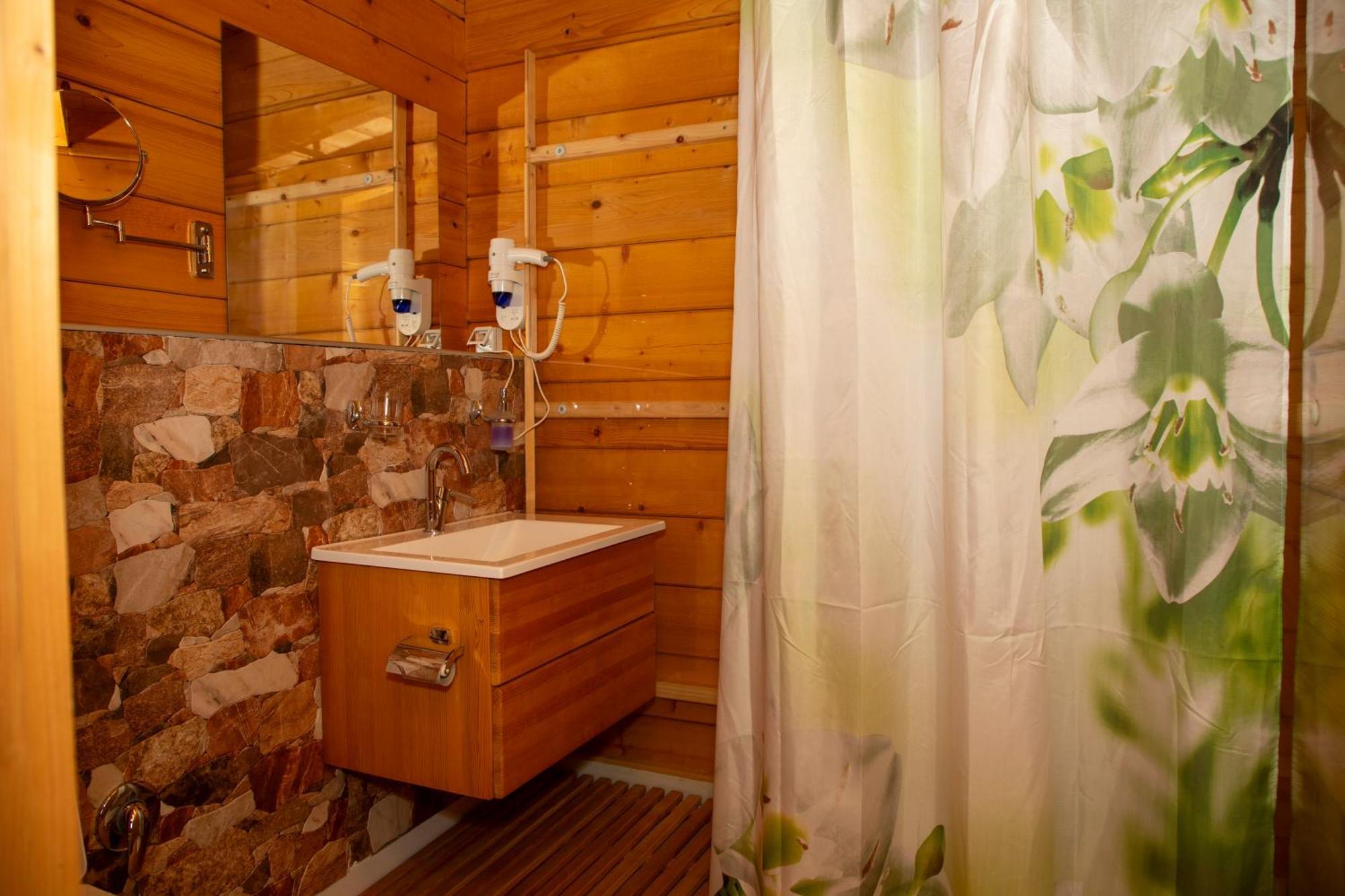 Guest House Mala Prica Zivinice Eksteriør billede